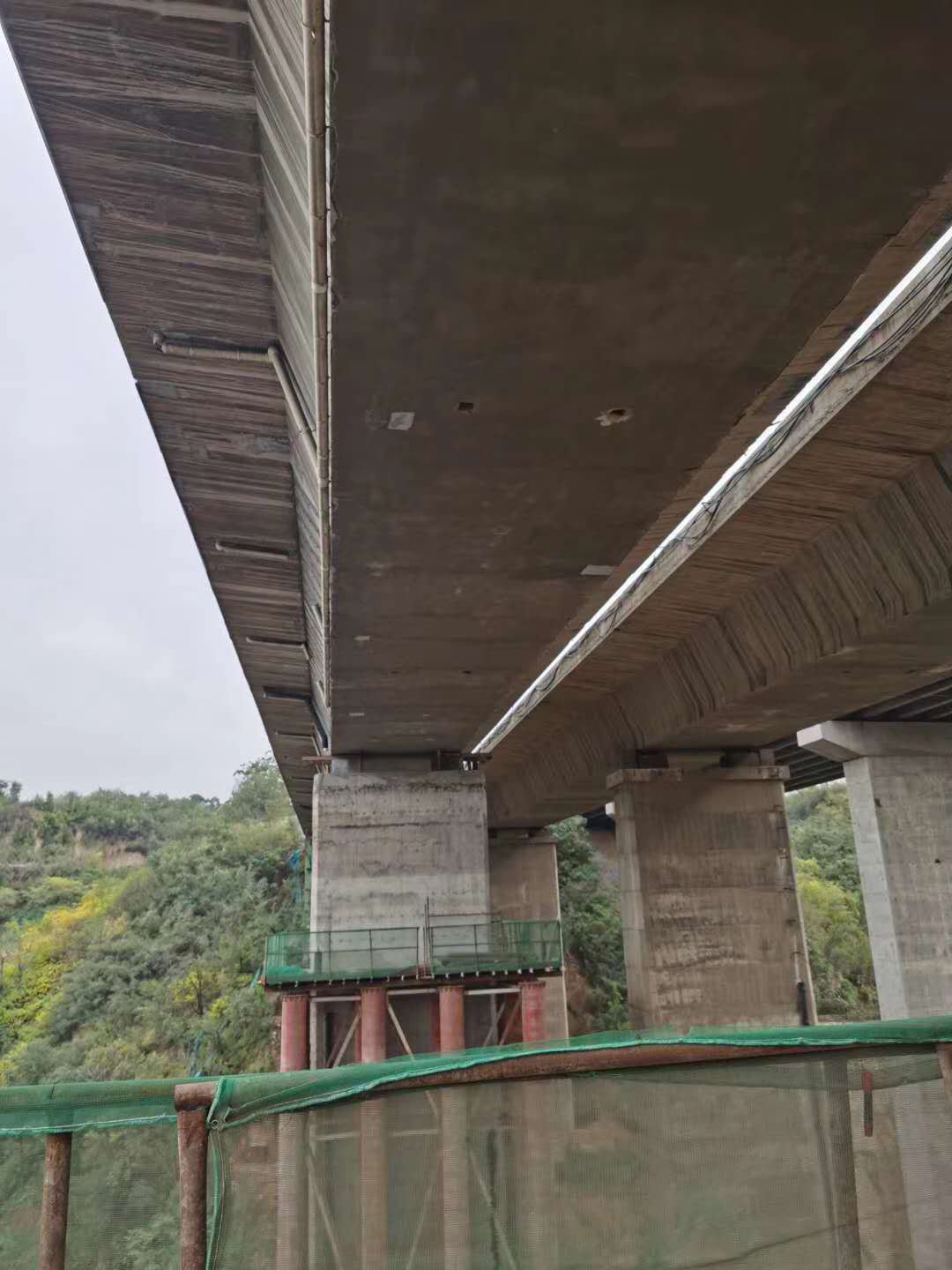 七台河桥梁加固前制定可行设计方案图并用对施工方法